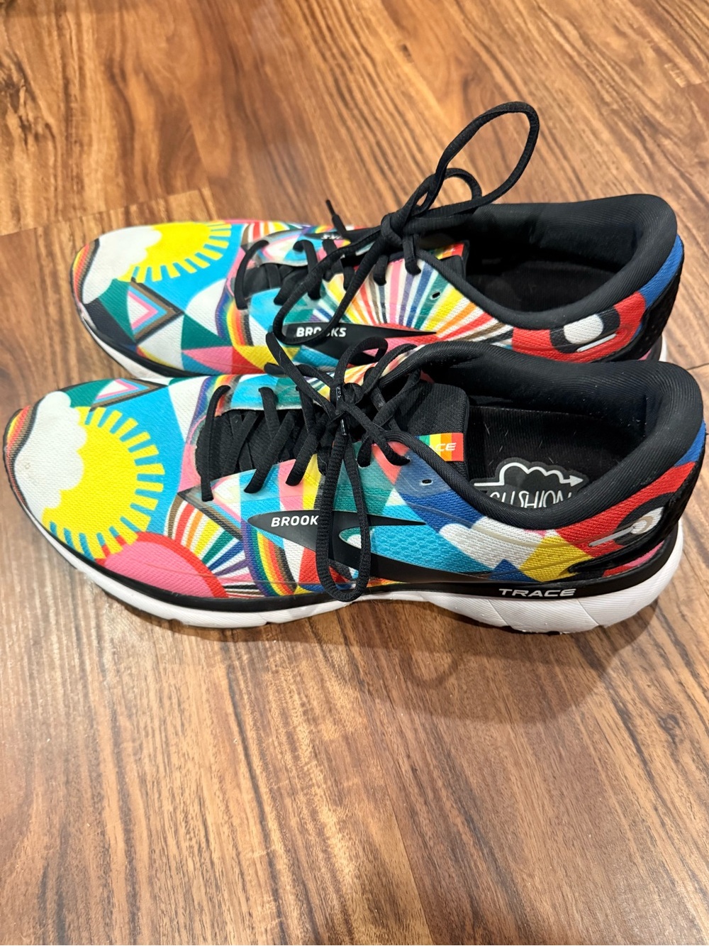 BROOKS TRACE LISA CONGDON MENS
SIZE 13 MULTICOLOR PRIDE SNEAKER